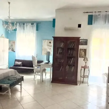 Central Chic Apartment